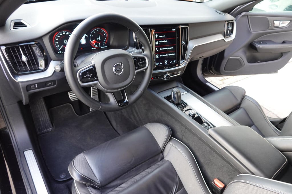 Volvo V60 2.0 b4 r-design