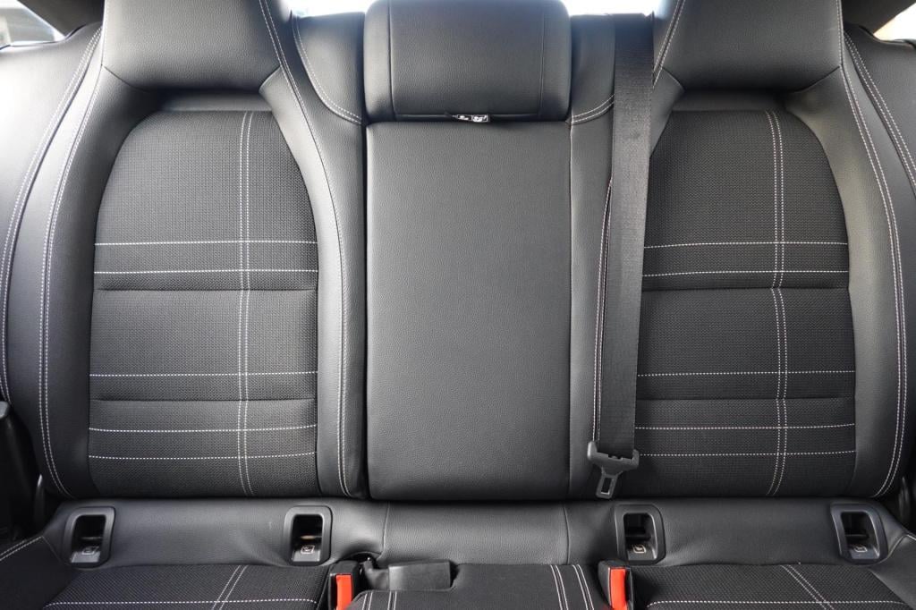 Mercedes-Benz Cla shooting brake 180 orangeart edition