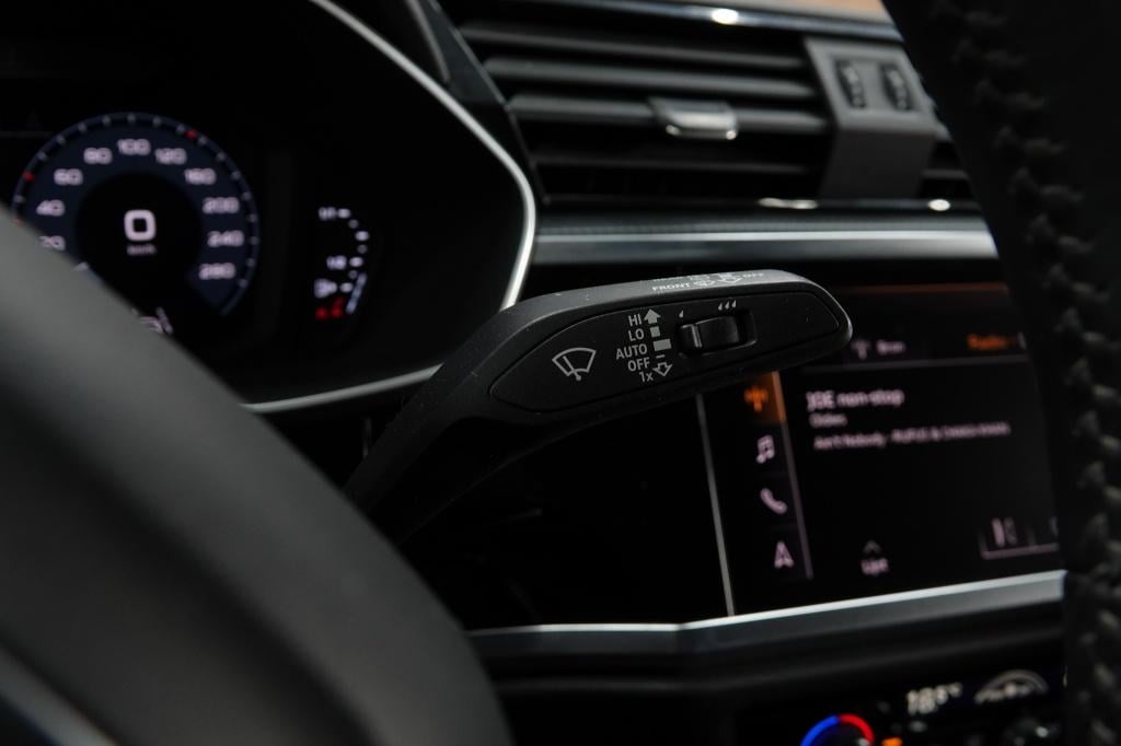 Audi Q3 1.5 tfsi | stoelverw. | trekhaak | pdc |