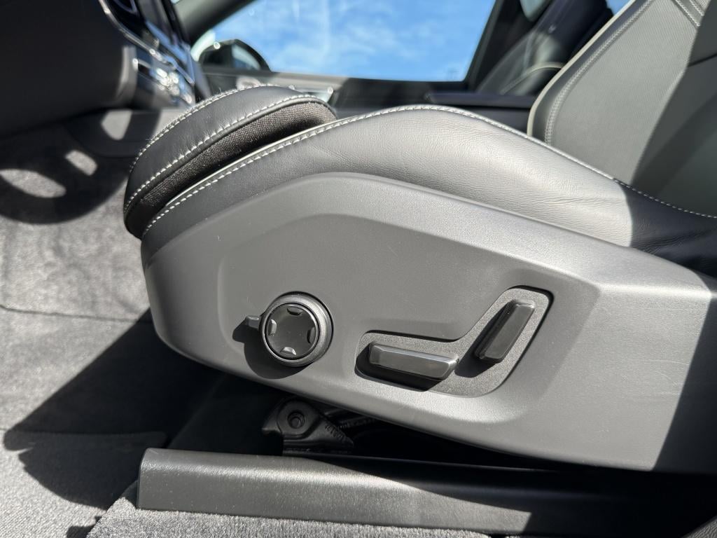 Volvo XC60 t6 398pk recharge dark r-design| panodak| adap.cruise| head-up|