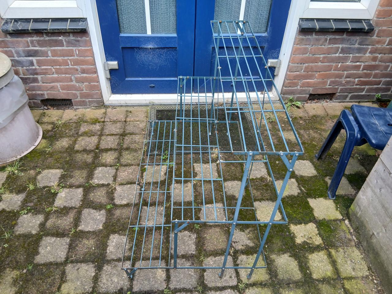 [GRATIS] METALEN 3-TRAPS PLANTENREKJE [GRATIS]
