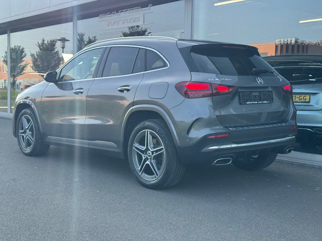 Mercedes-Benz Gla-klasse 250 e amg line automaat / panoramaschuifdak / face