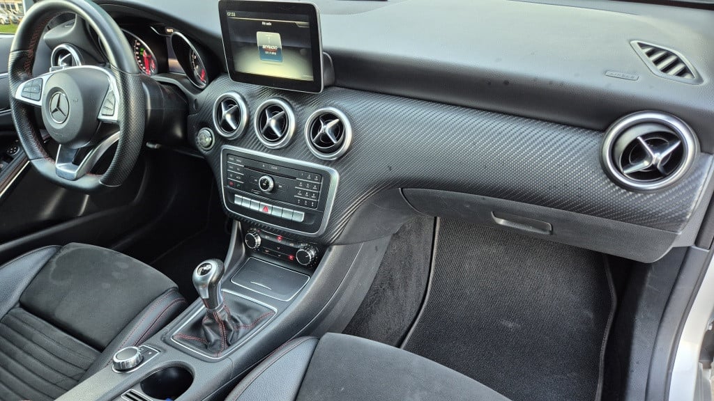 Mercedes-Benz A-Klasse 180 bus.sol amg*led*navi*stoelvrw*18 inch*leder*zwar