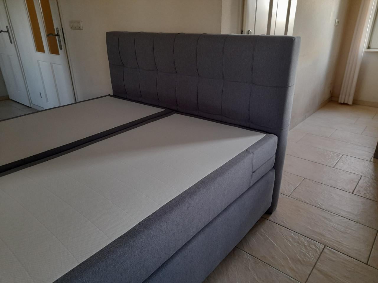 Boxspring 160 x 200  (in goede nette staat )