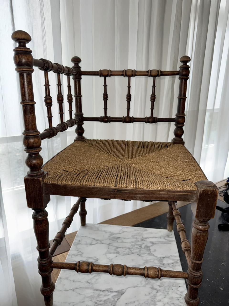 Klassieke antieke Bobbin hoekstoel