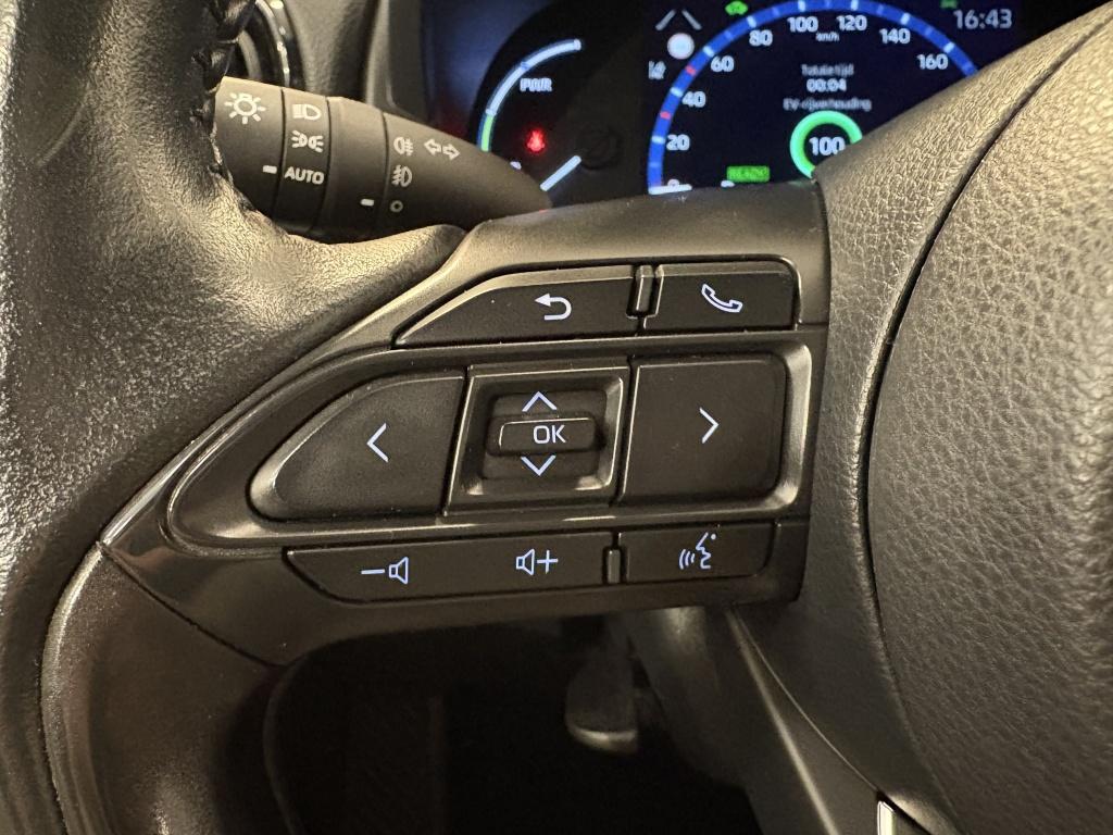 Toyota Yaris Cross 1.5 hybrid dynamic | stoel en stuurverwarming | bsm | te