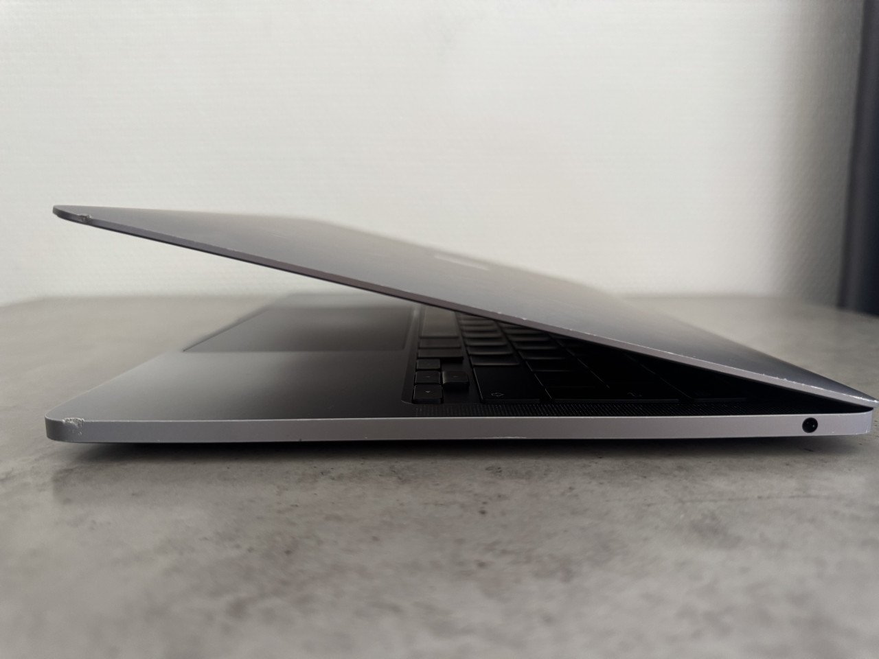 Apple Macbook Pro 13" 2020 Touch Bar - Intel i5 - 16GB/256GB