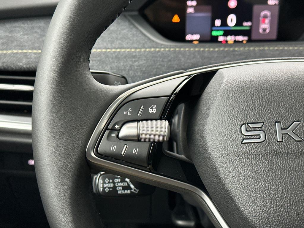 Skoda Elroq business edition tour elektromotor 210 kw / 286 pk