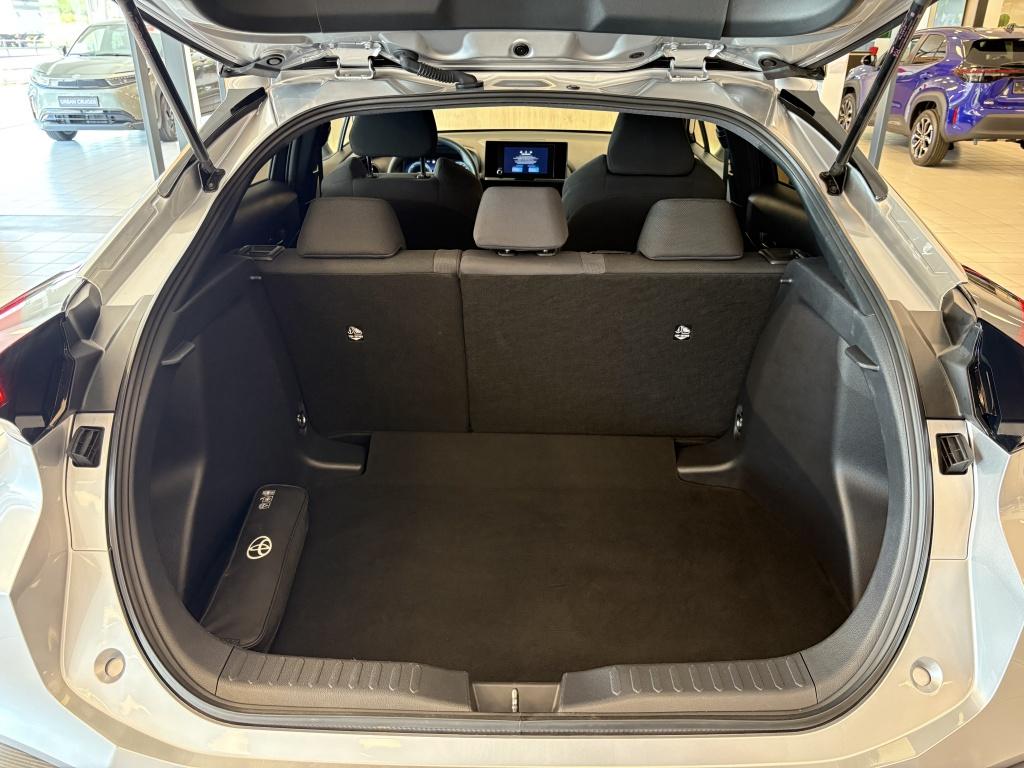 Toyota C-hr 1.8 hybrid 140 dyn