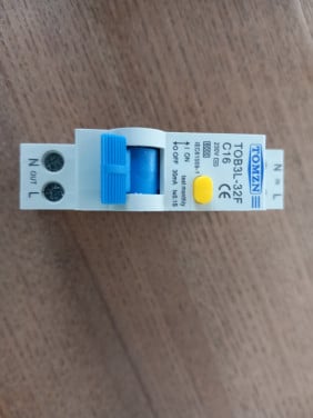 Te koop 4 nieuwe aardlekautomaten 16A- 30mA  18mm breed