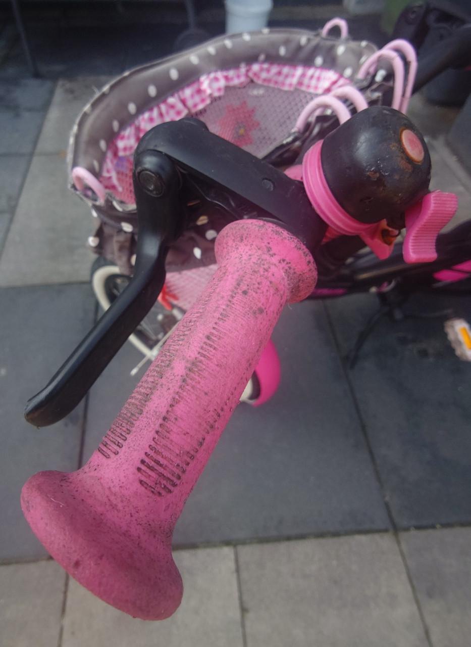 Meisjesfiets B'Twin Spy Hero roze zwart 16 inch met mandje