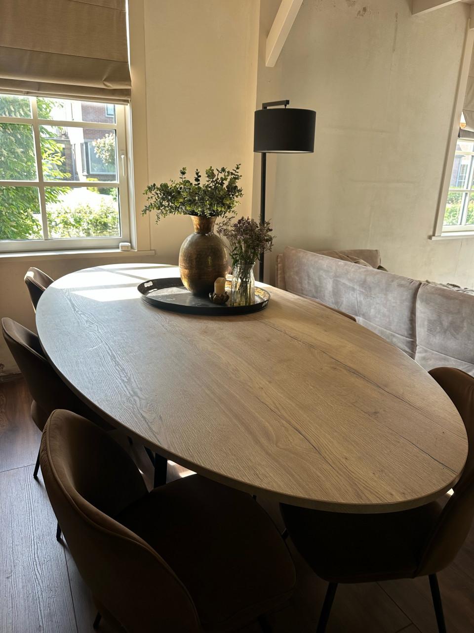 Ovale eettafel