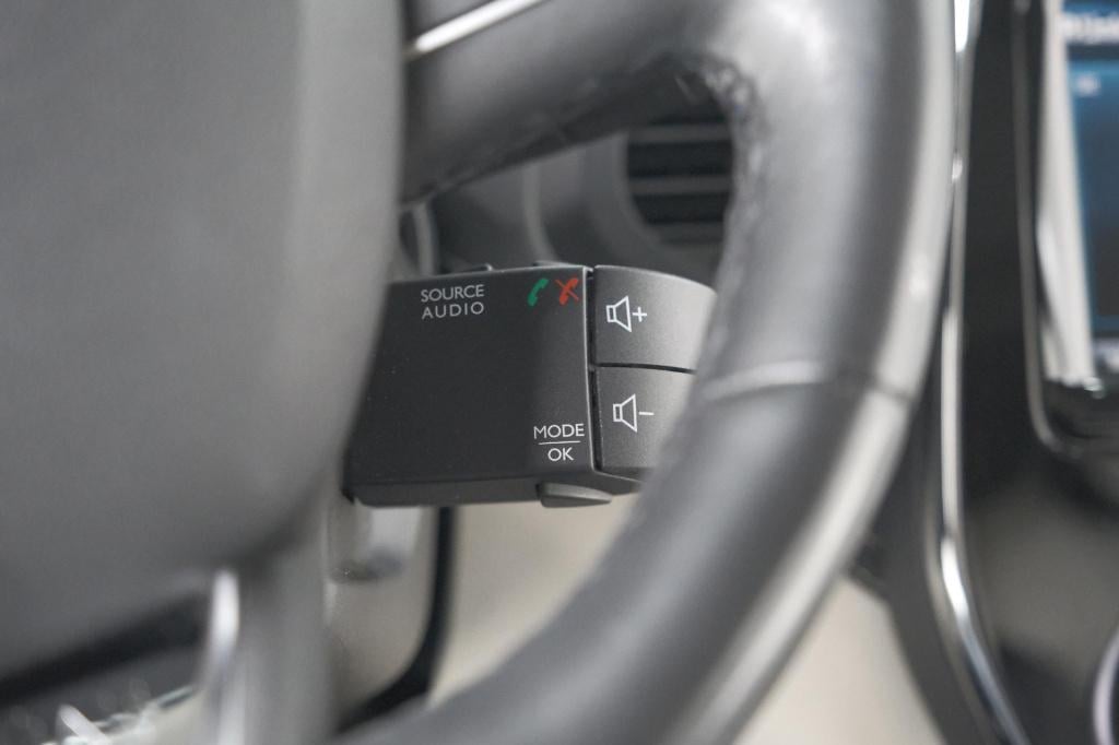 Renault Captur tce 120 edc initiale paris | camera | dodehoekdetectie | pan