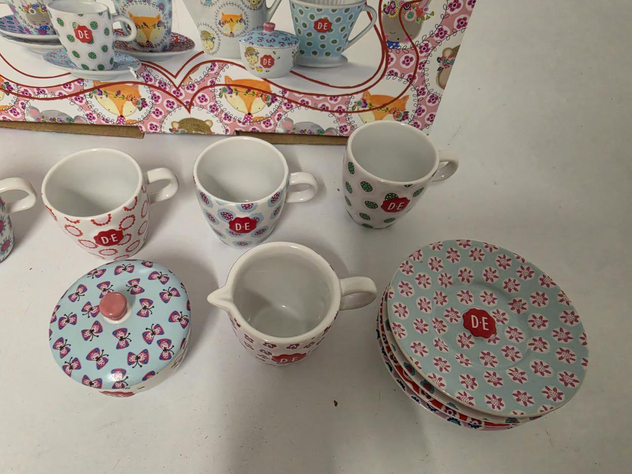 Limited edition douwe egberts kinder servies!