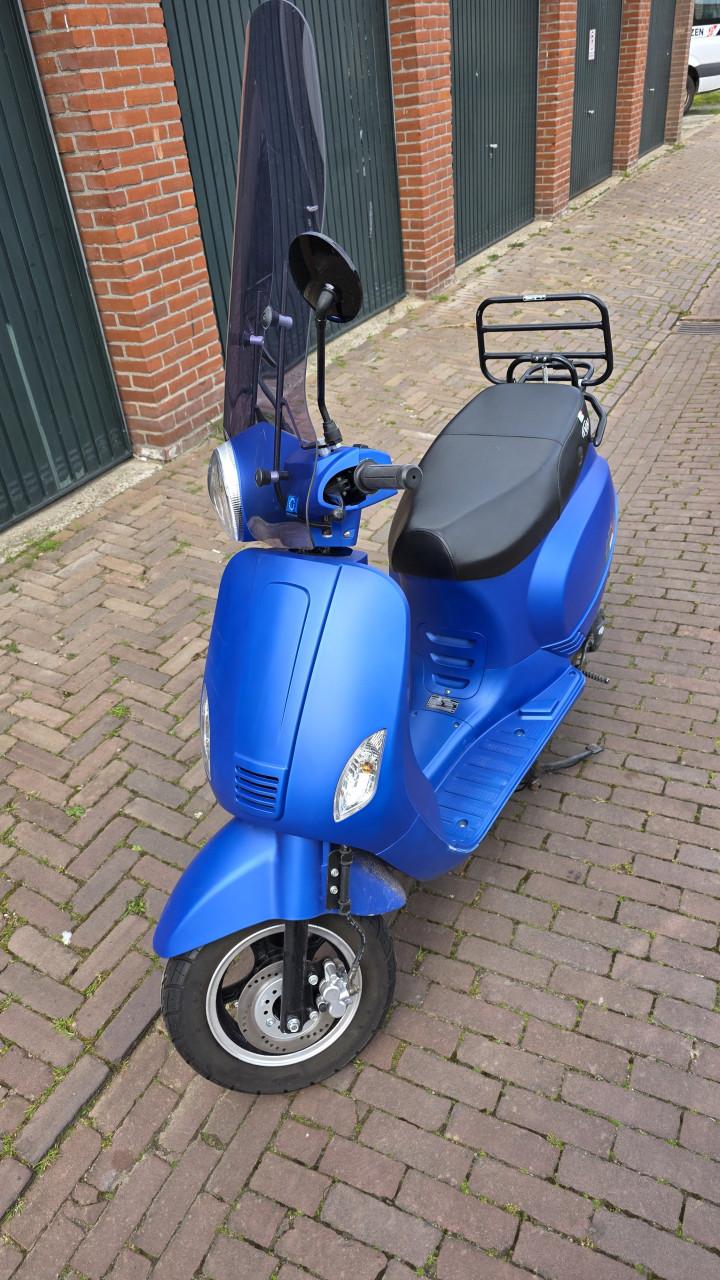 Iva Lux Snorbrommer / 4 takt 2017 / 850 km / 2e eigenaar / zeer zuinig