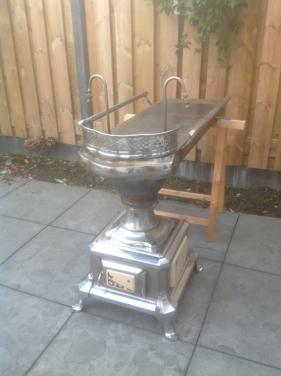 Te koop complete en nog te stoken antieke platte buiskachel.