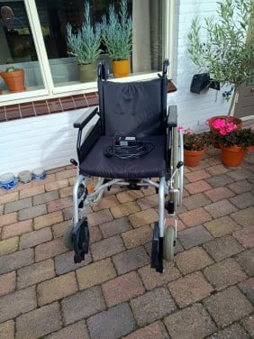 Rolstoel met ondersteuning