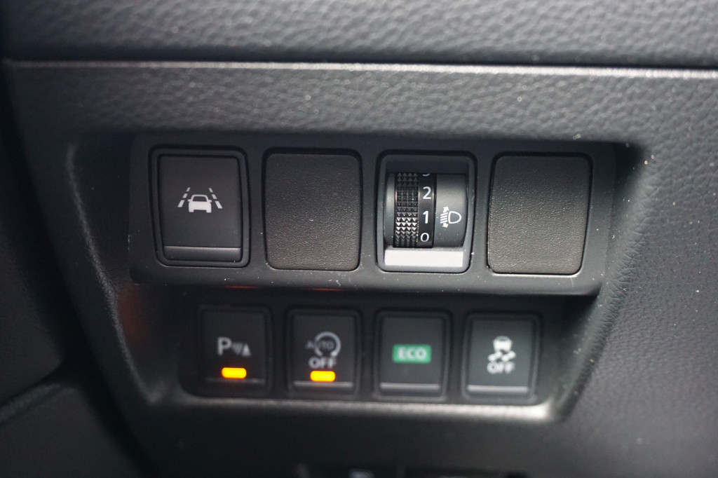 Nissan Qashqai 1.2 connect edition automaat climate / navi / 360 camera / c