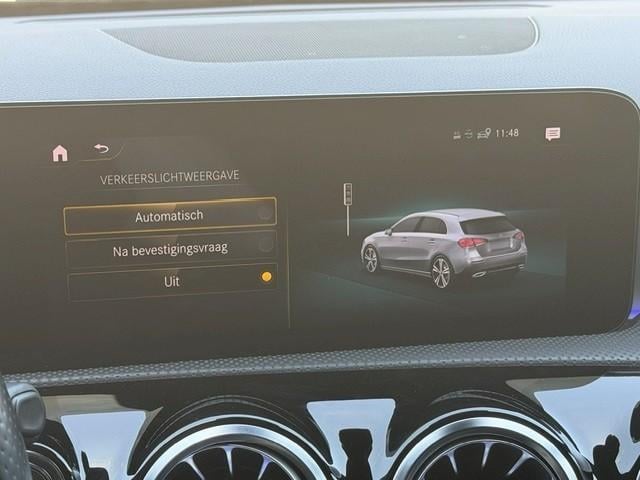 Mercedes-Benz A-Klasse 180 business solution amg l panoramadak l sfeerverli