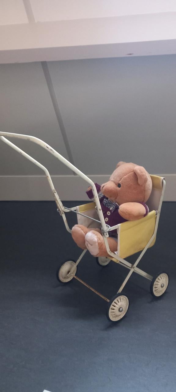 Vintage poppen wandelwagentje