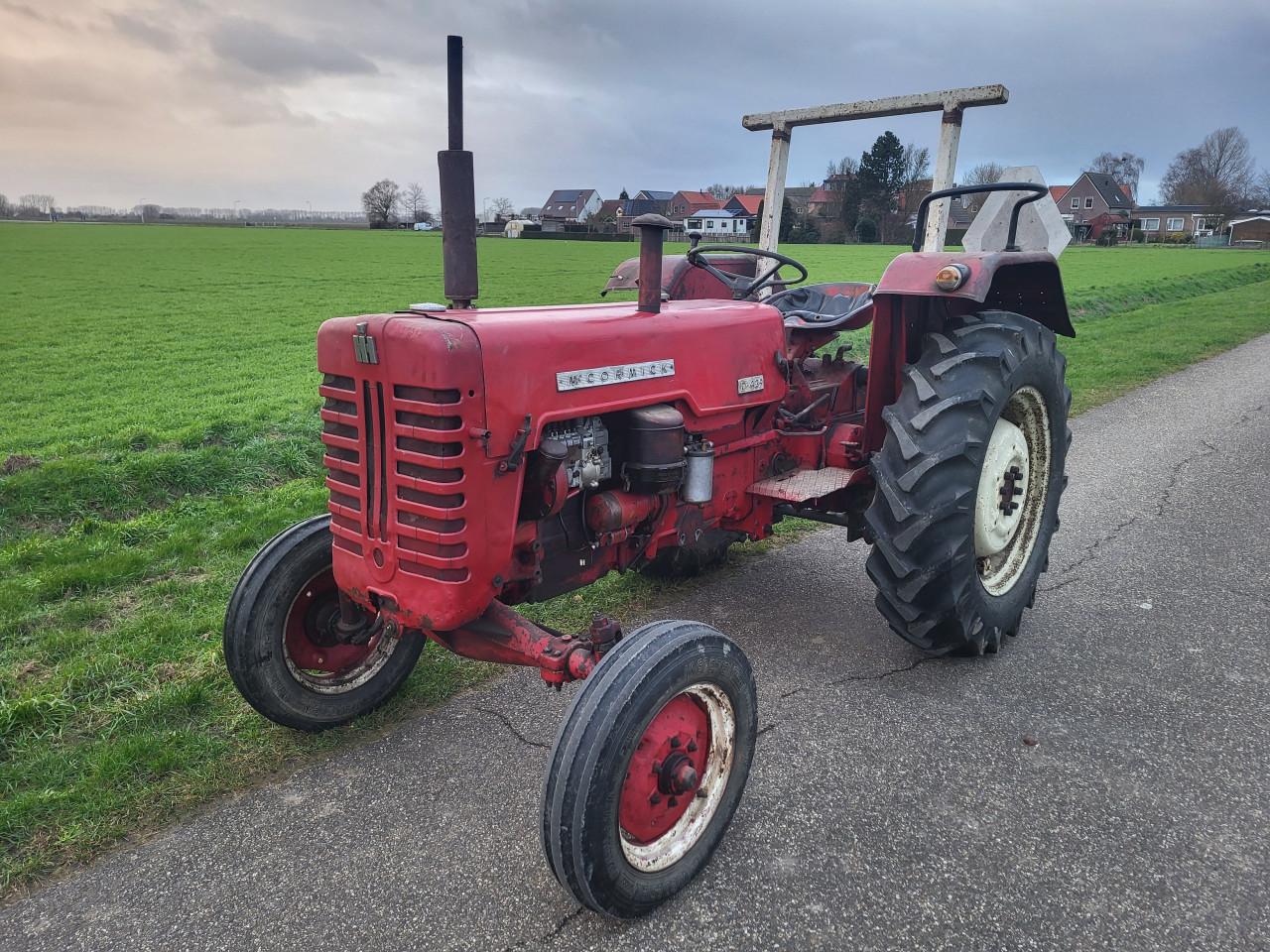 Mc Cormick D439 Met kenteken