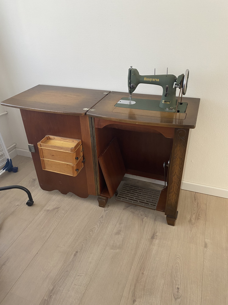 Antiek trap naaimachine