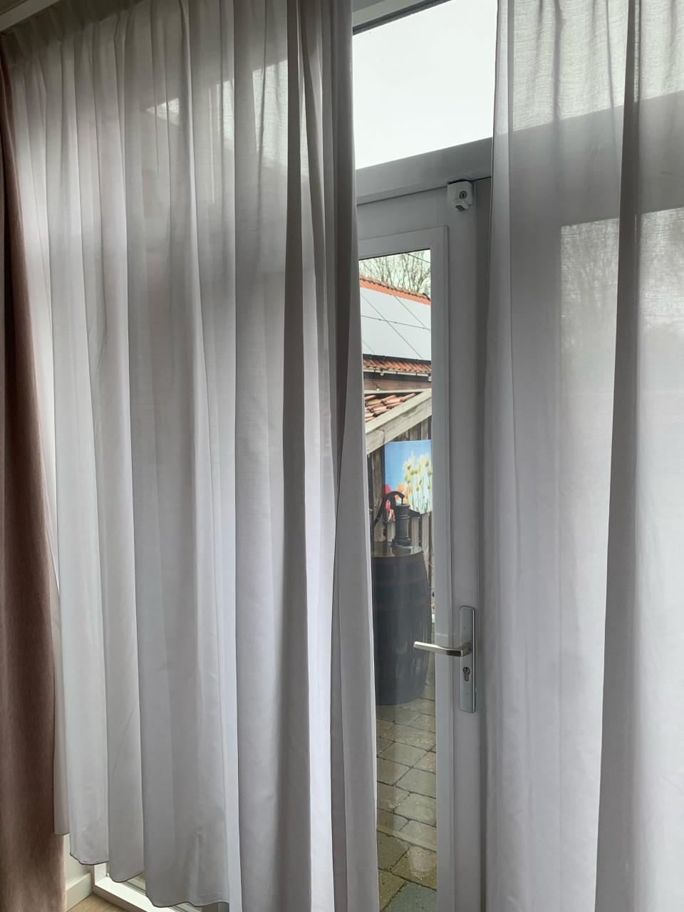 In between gordijnen wit