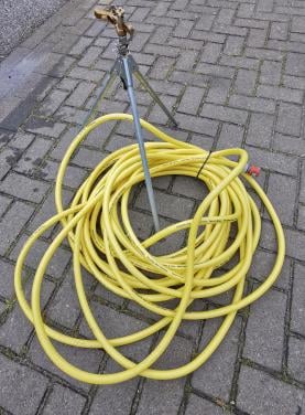 TUINSPROEIER OP DRIEPOOT + SLANG