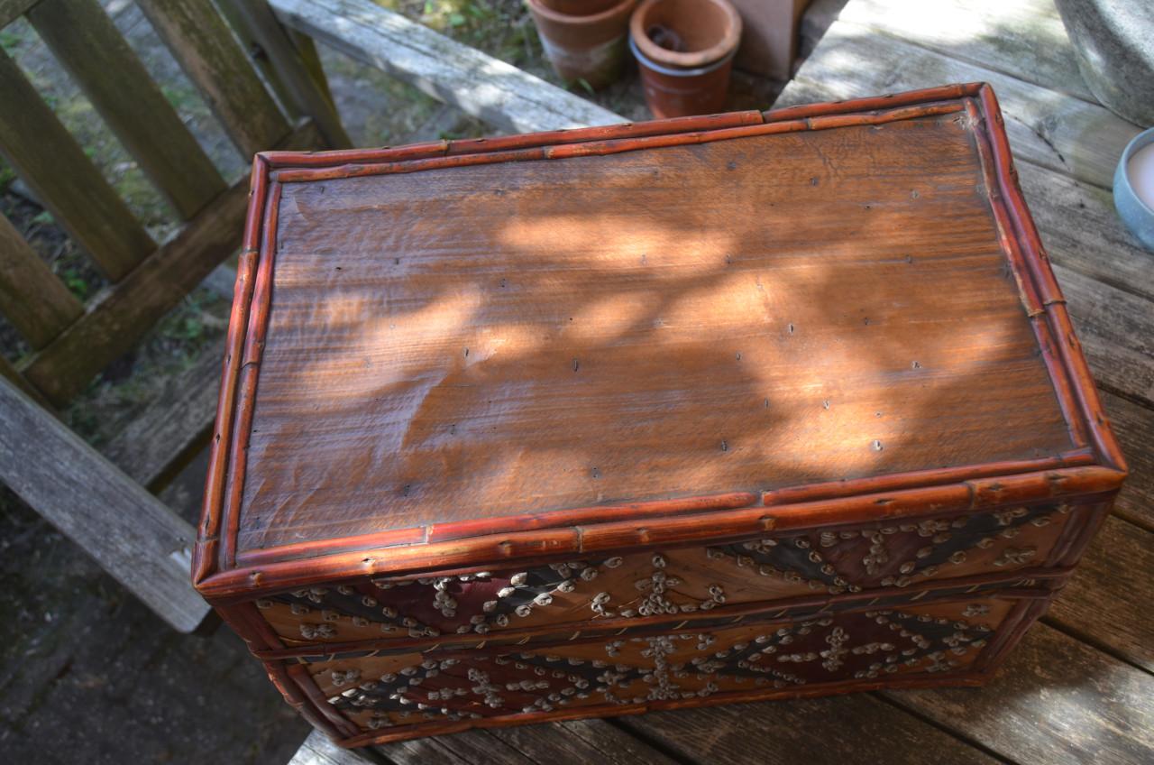 Mooie oude kist / doos met schelpen Aziatisch