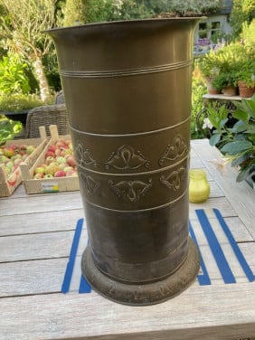 Te koop in Terneuzen grote koperen paraplubak mooi bewerkt.