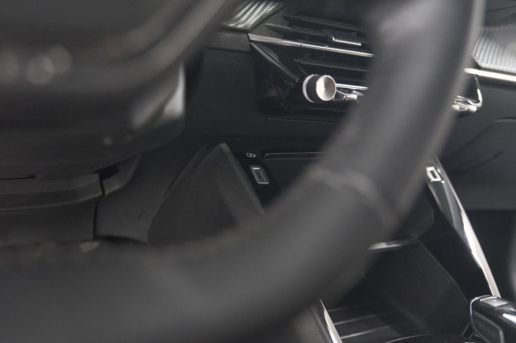 Peugeot 208 ev active pack 50 kwh | parkeersensoren | apple carplay | clima