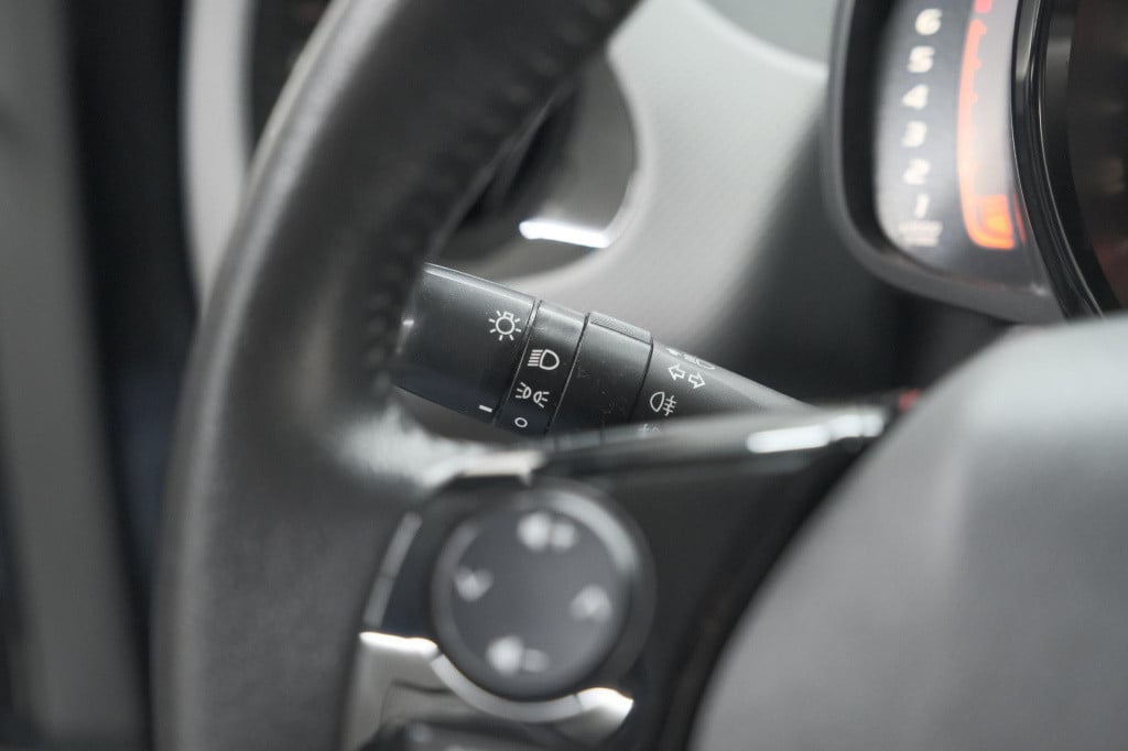 Peugeot 108 1.0 e-vti allure top! | elektrisch vouwdak | apple carplay | da