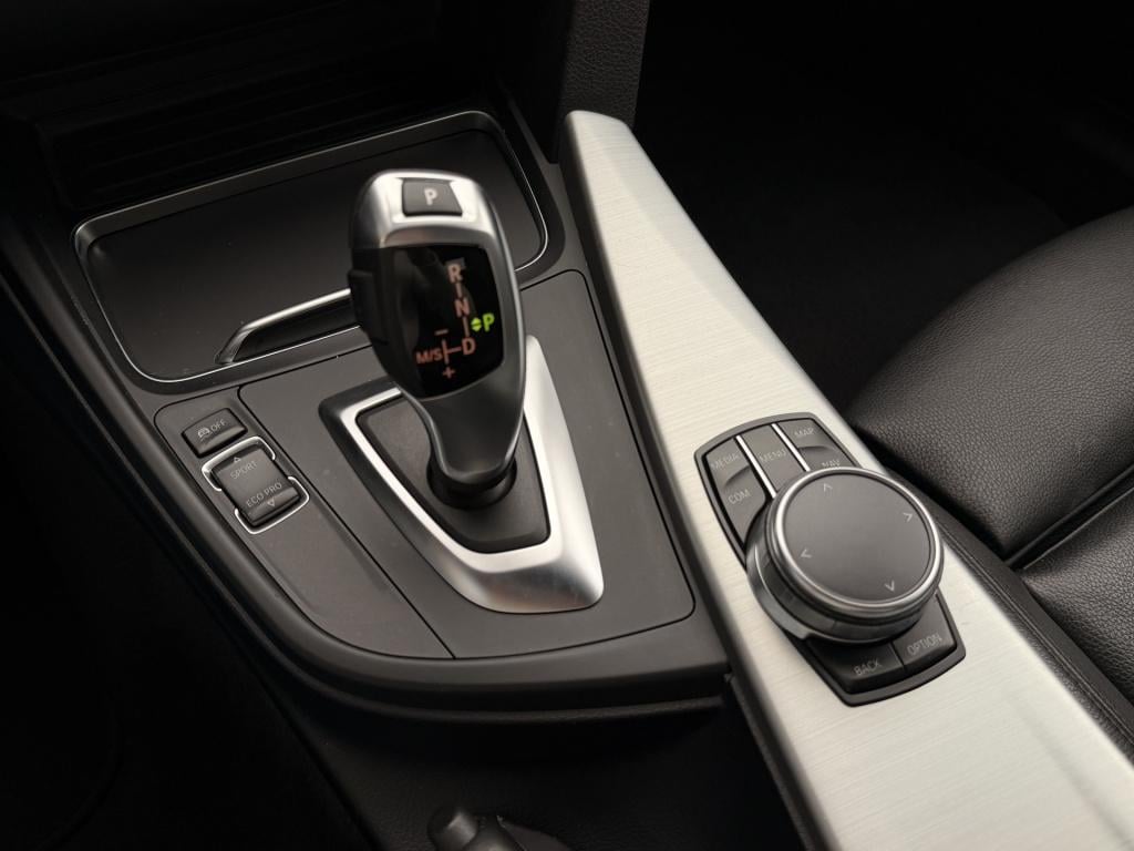 BMW 3-serie 320i m-sport | cruise | stoelverwarming | navi | leder | led |