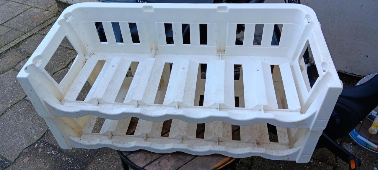 FLESSENREK (handig voor in de schuur)