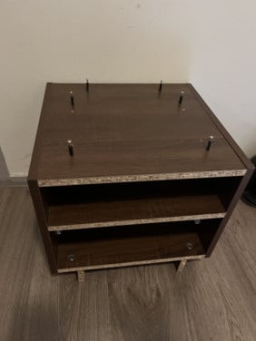 2 nog niet afgemaakte nachtkastjes