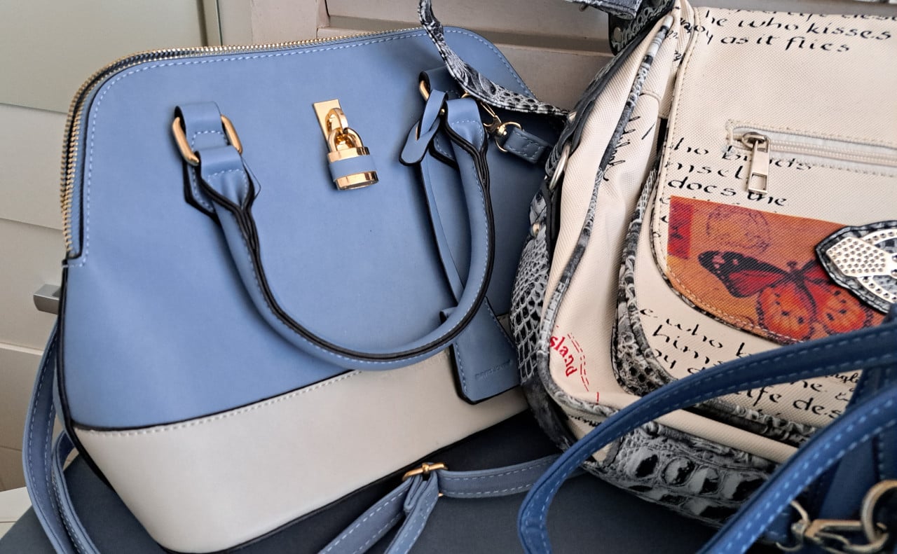 Mooie kleurrijke tassen, z.g.a.n.