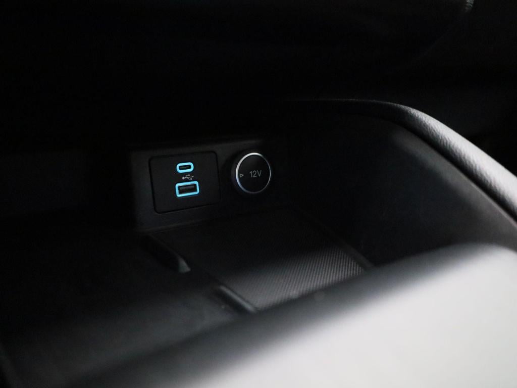 Ford Kuga 2.5 phev titanium | automaat | navigatie | trekhaak | navigatie |