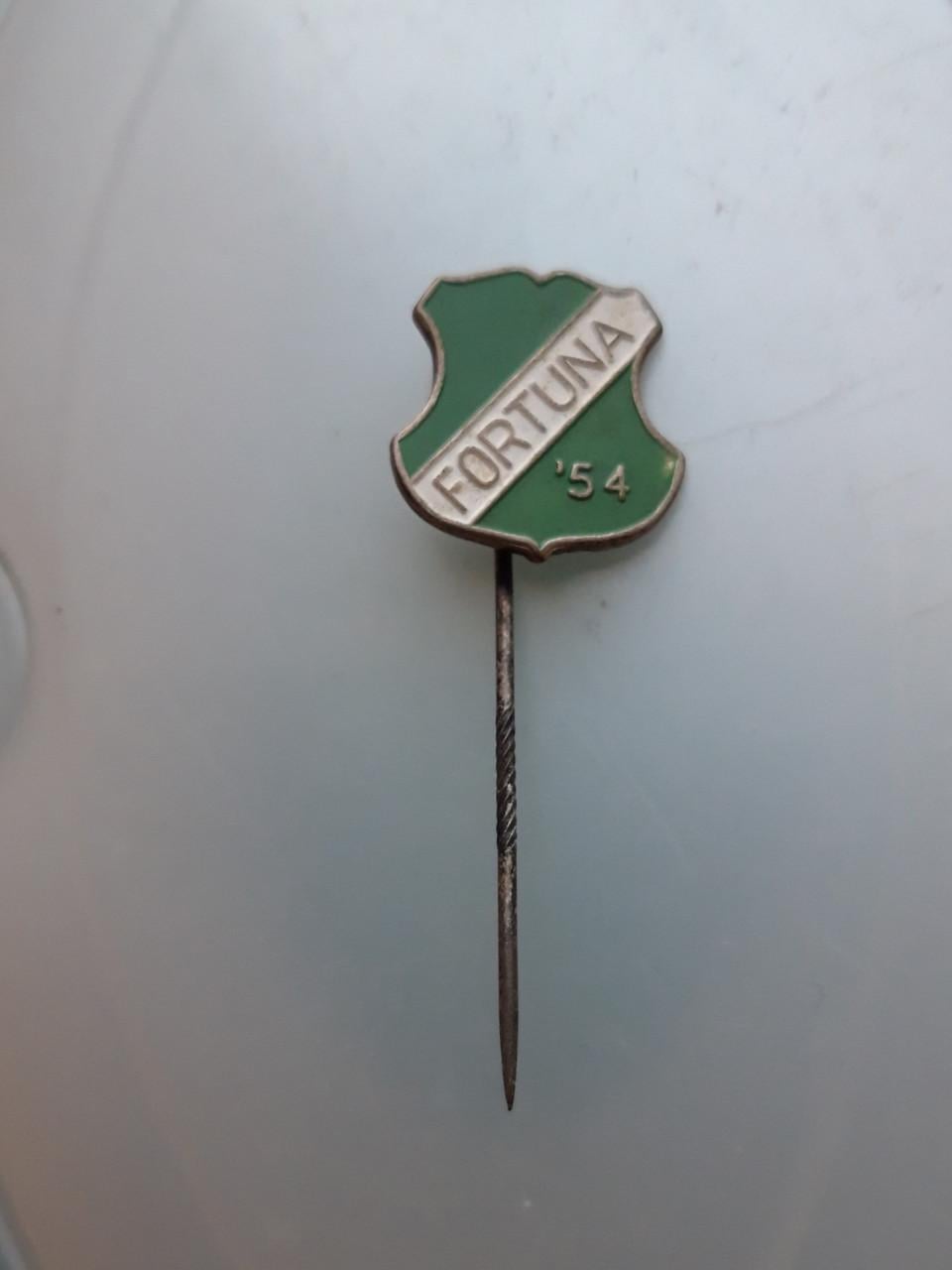 Vintage speldjes voetbalclubs ( o.a. NEC, Eindhoven, Willem II, Fortuna )