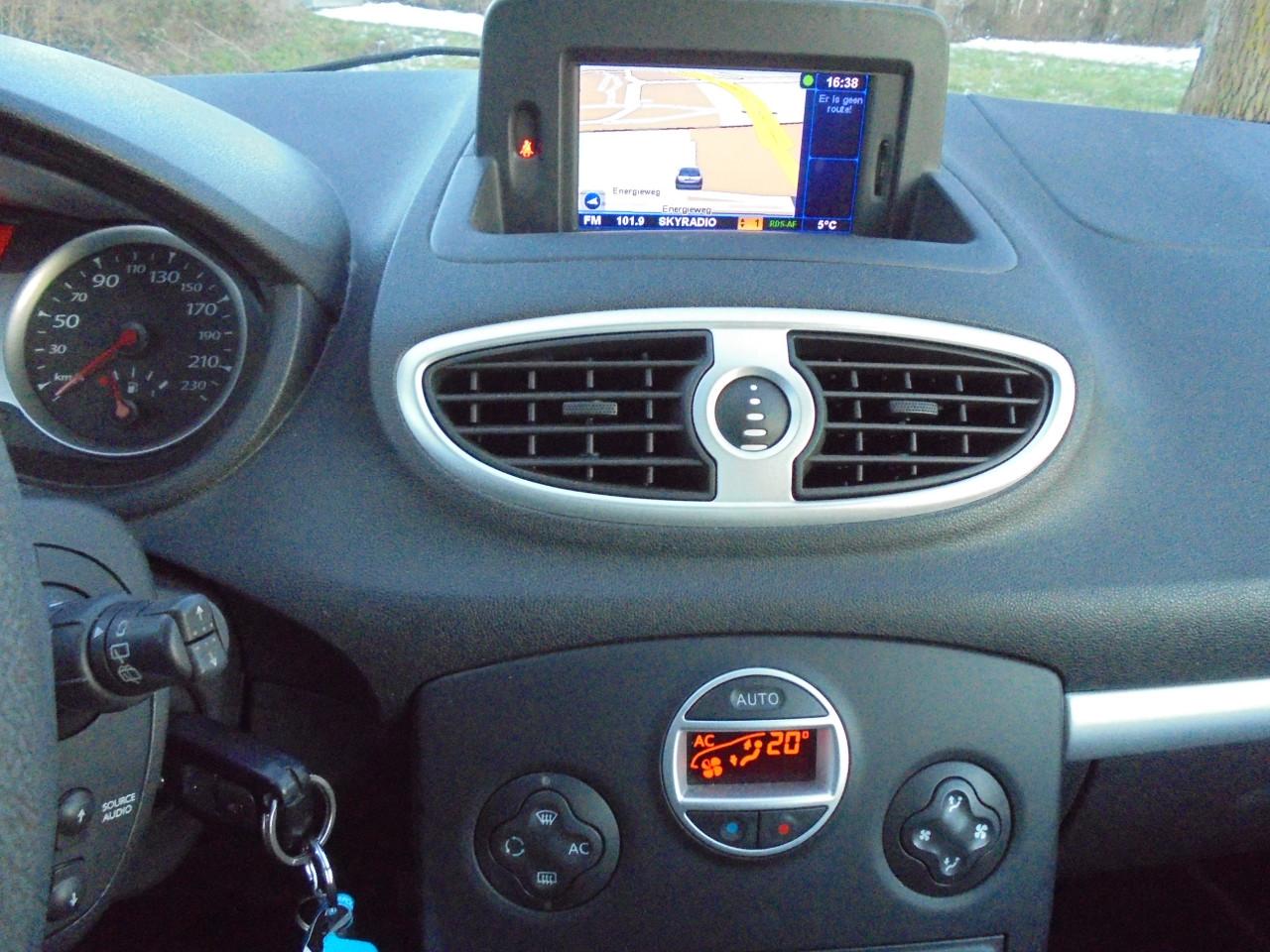 Clio bouwjaar 2010 met de zuinige 1.2 motor in nette staat diverse Extra's