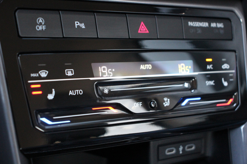 Volkswagen T-cross 1.0 tsi style | navi | acc | stoelverwarming | vir. cock