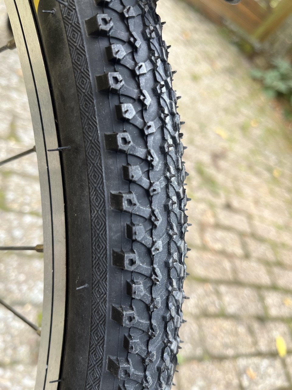Mountainbike Bulls DH-100 Sport 21 versn. vering 1 sch rem enz.