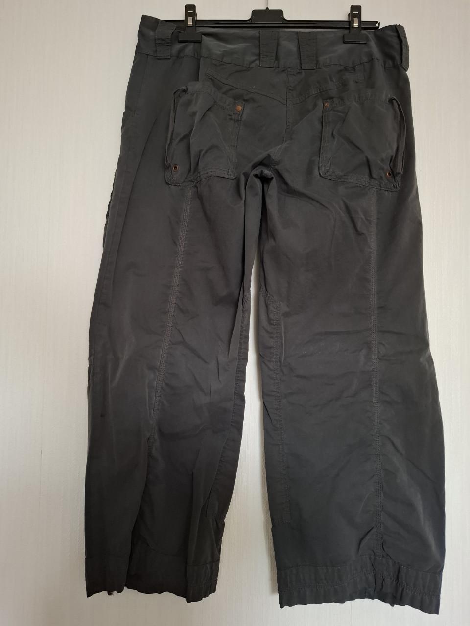 Didi broek met extra zakken en strikdetails. Grijszwart. Maat 44.