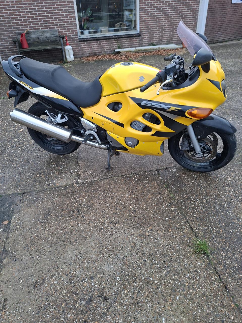 Suzuki GSX 600F (bj 2004) Inruilkoopje