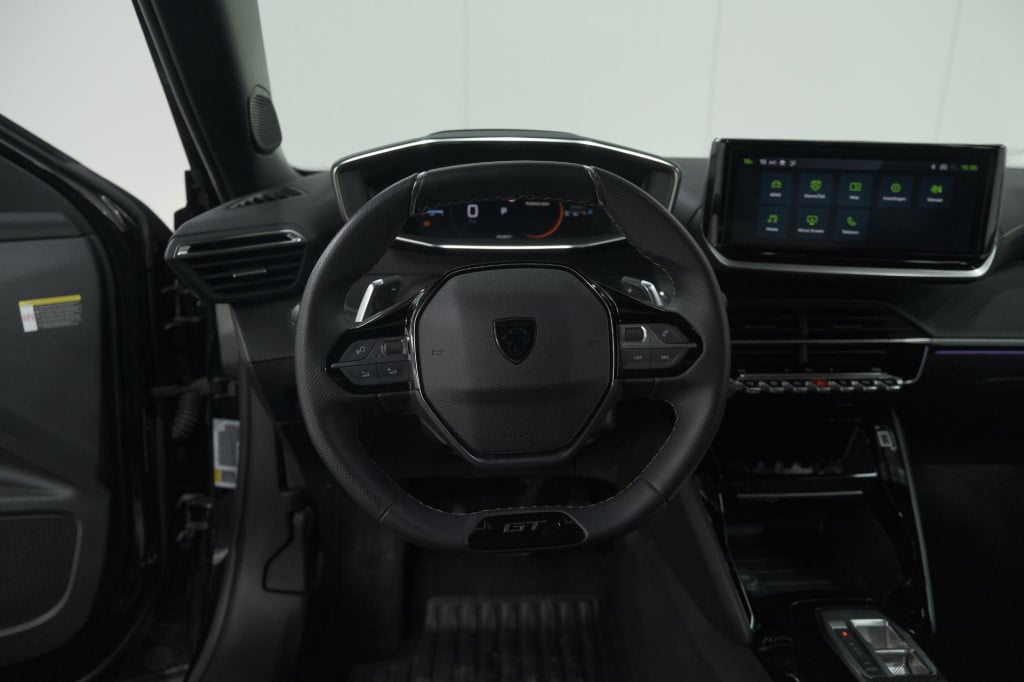 Peugeot 2008 puretech 130 eat8 gt | camera | apple carplay | parkeersensore