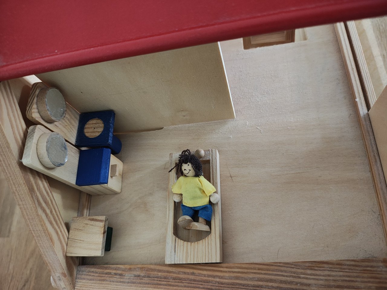 Houten poppenhuis inclusief