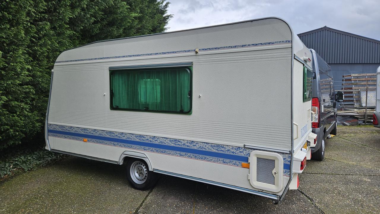 ADRIA UNICA 430 TS 1998 bj VASTBED TREINZIT