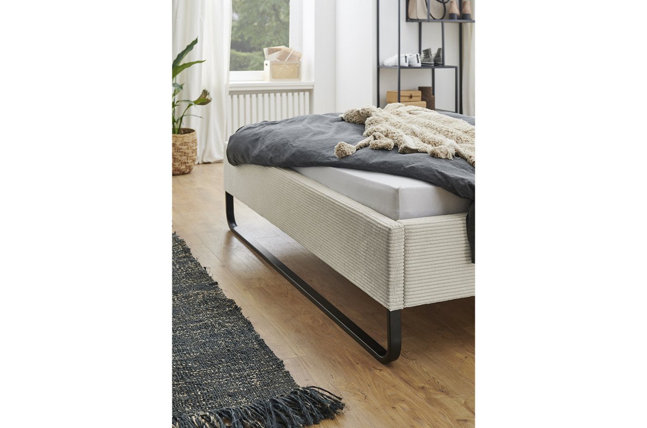 Tweepersoonsbed gestoffeerd met rib fluweel. Korte levertijd