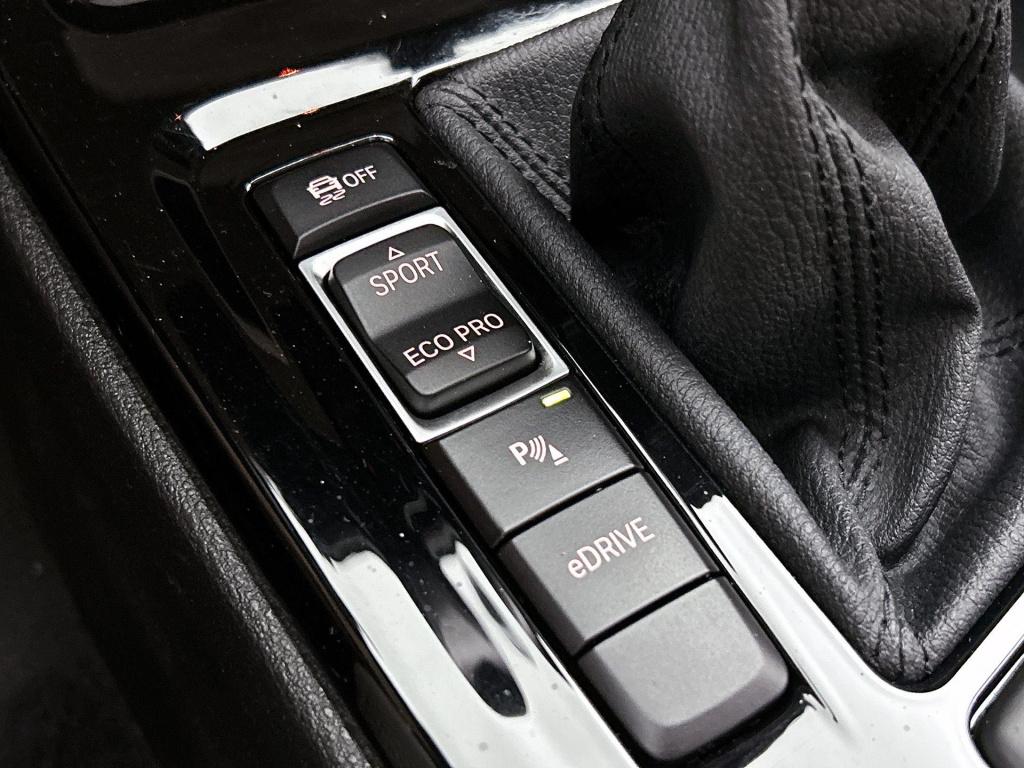 BMW X1 xdrive25e high executive | automaat | leder | parkeer sensoren | nav