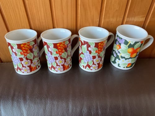 4 mooie bekers alle 4 voor € 1
