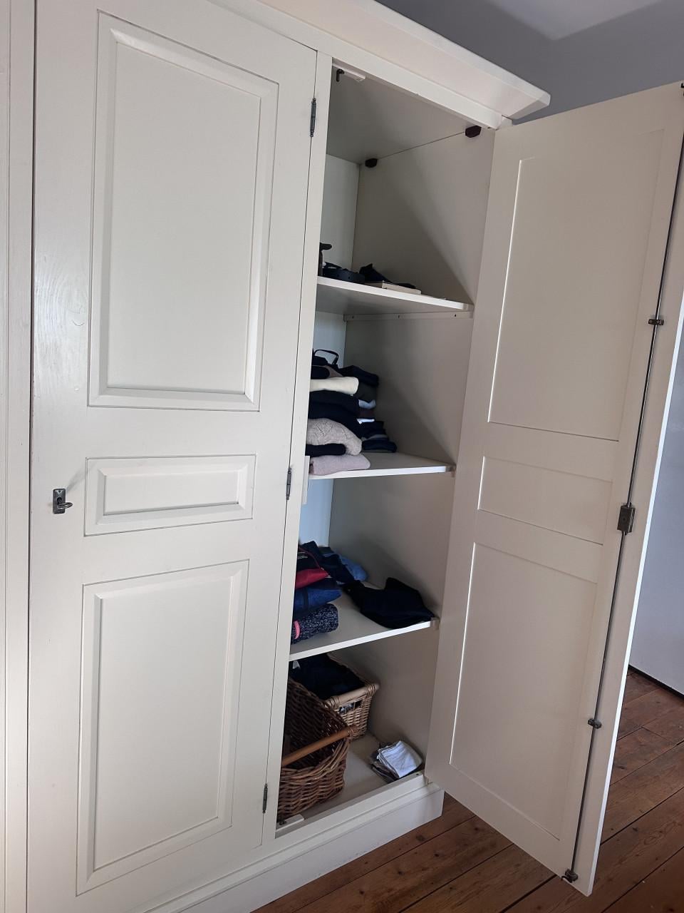 Kledingkast 180cm GERESERVEERD